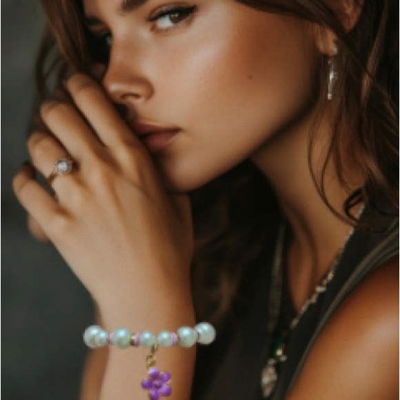 Elegant Purple Floral Pearl Bracelet - Picture 4 of 5